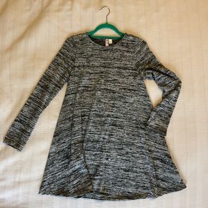Francesca’s Alya grey long sleeve shift dress